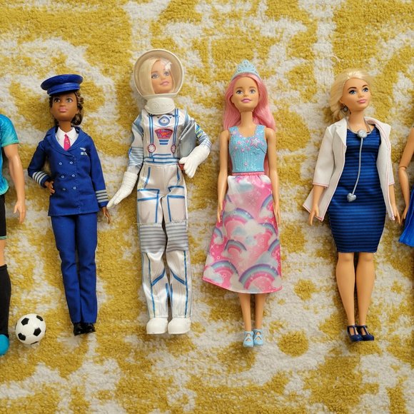 8 Barbie Lot + Science Lab and Music Clasroom